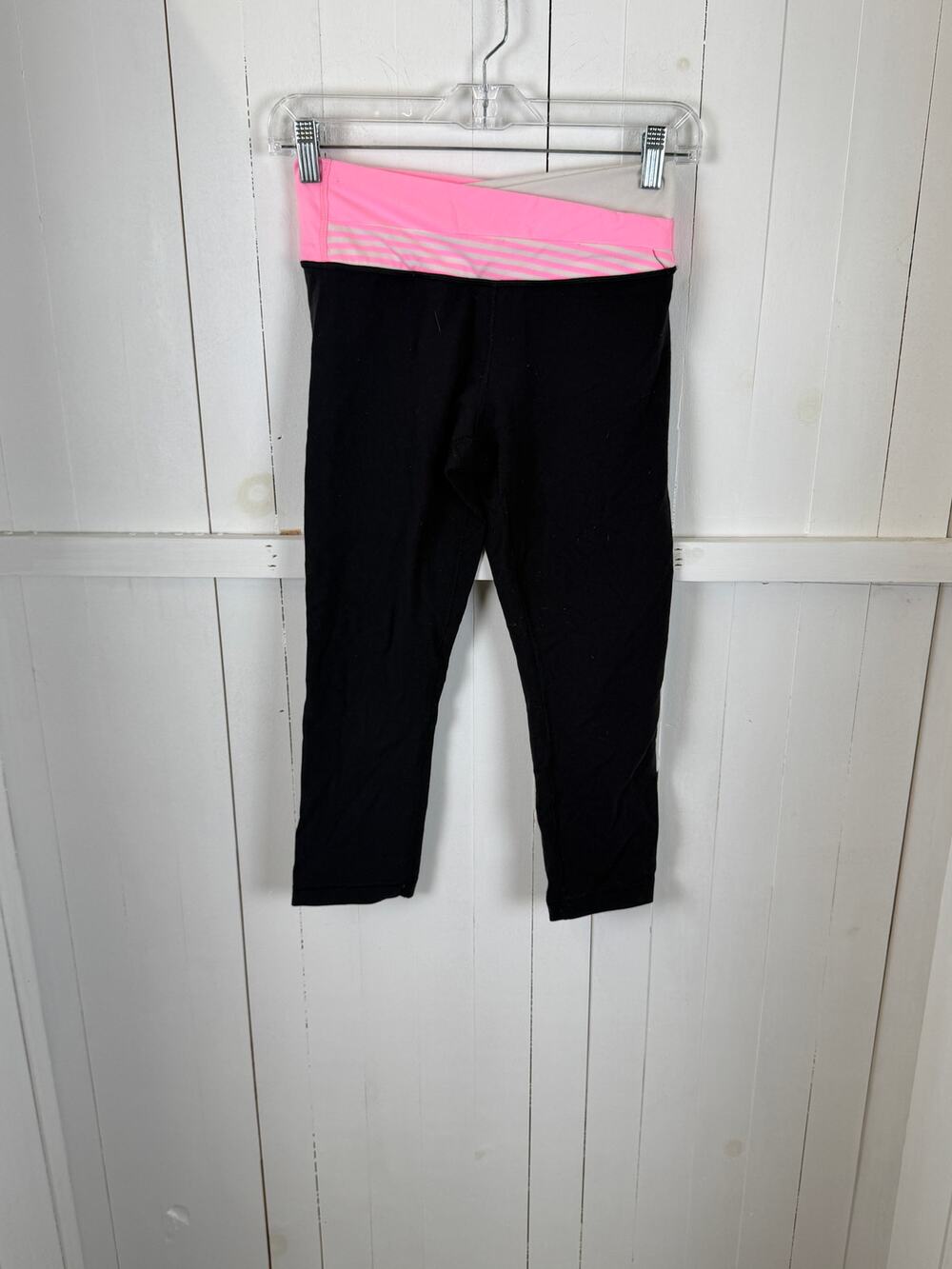 Lululemon Black Pink Capri Leggings Women’s Size 4 Nylon